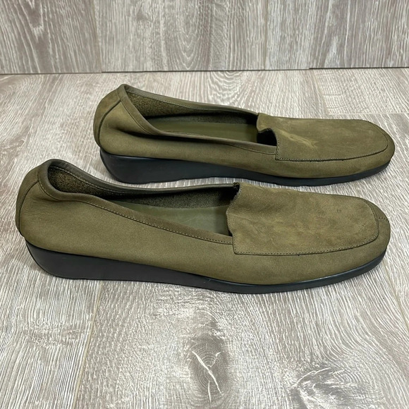Covington Leather Suede Olive Green Slip On Loafers 9 - Picture 1 of 16